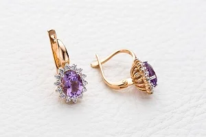 Серьги из красного золота с 2 аметистами и 28 фианитами