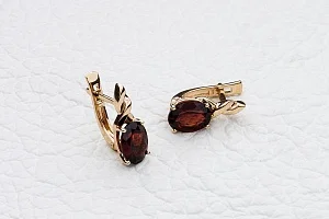 Серьги из красного золота с 2 гранатами