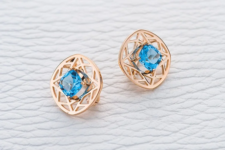 Серьги Квадраты из красного золота с 2 топазами swiss