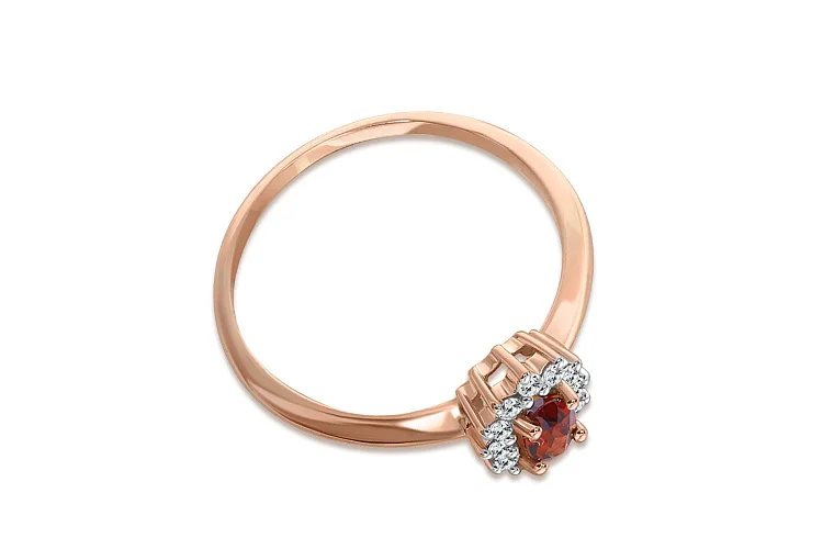 Кольцо из красного золота с гранатом и 12 фианитами