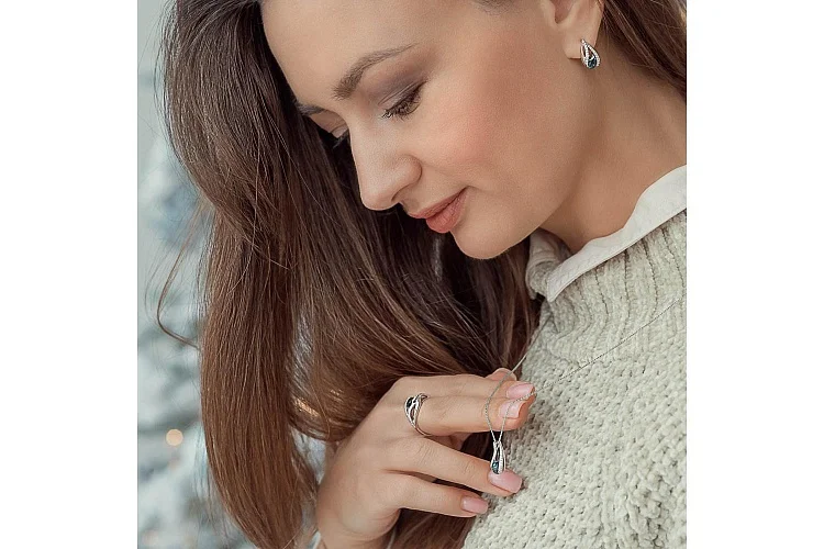 Серьги из белого золота с 2 топазами лондон и 40 фианитами