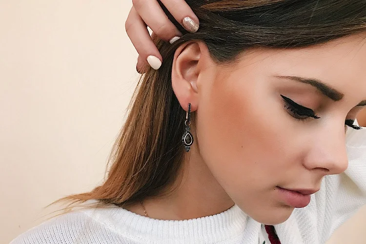 Серьги-трансформеры из красного золота с 2 раухтопазами и 74 фианитами