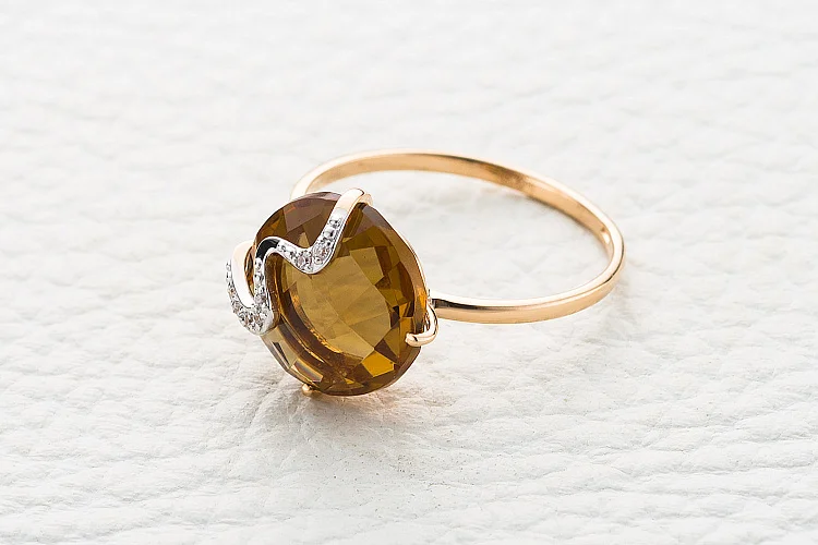 Кольцо из красного золота с султанитом и 7 фианитами