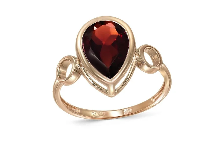 Кольцо из красного золота с гранатом
