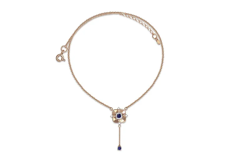 Колье из красного золота с 2 корундами и 4 бриллиантами