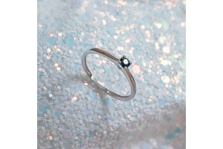 Кольцо из белого золота с сапфиром