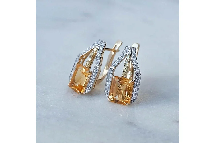 Серьги из жёлтого золота с 2 цитринами и 56 фианитами