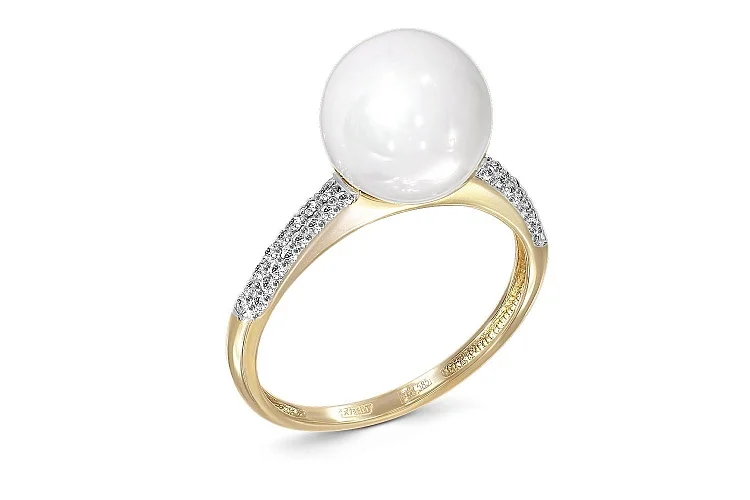 Кольцо из жёлтого золота с жемчугом и 48 фианитами
