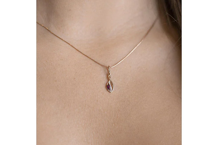 Подвеска из красного золота с рубином и 7 бриллиантами