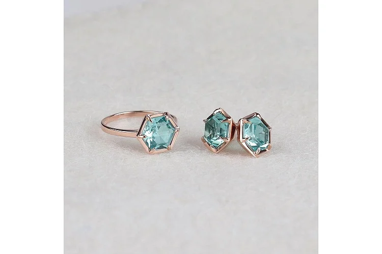 Серьги-пусеты из красного золота с 2 ситаллами