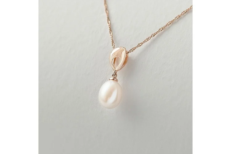 Подвеска из красного золота с жемчугом