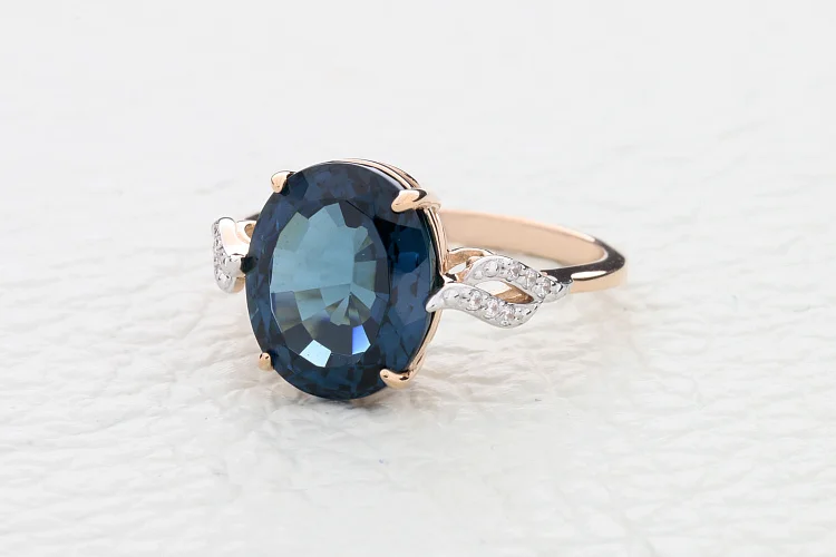 Кольцо из красного золота с ситаллом и 12 фианитами