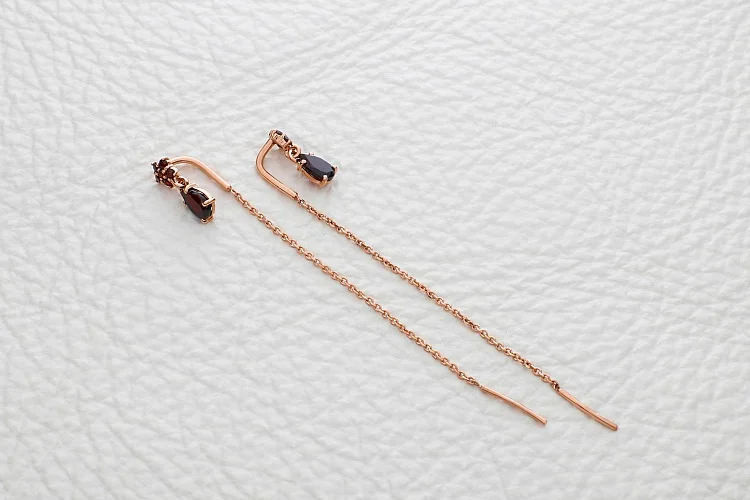 Серьги-продёвки Цветы из красного золота с 14 гранатами