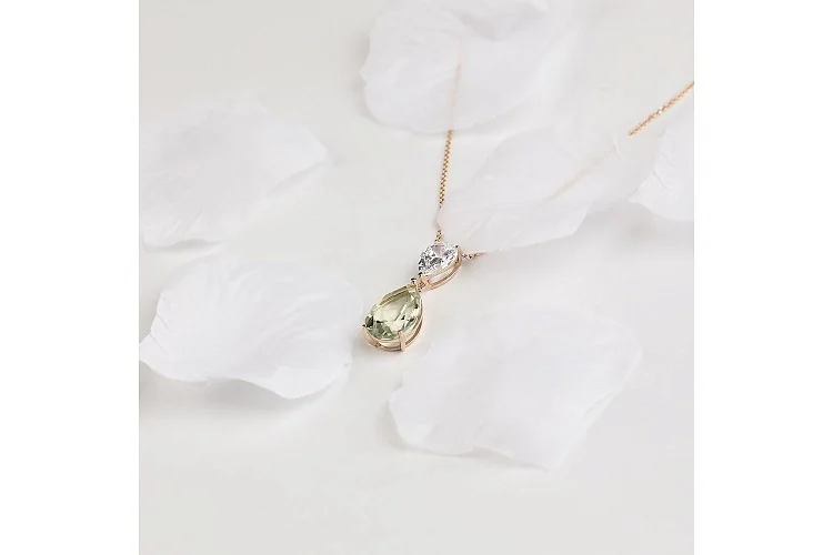 Колье из жёлтого золота с аметистом и фианитом