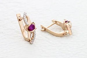 Серьги из красного золота с 2 корундами и 24 бриллиантами