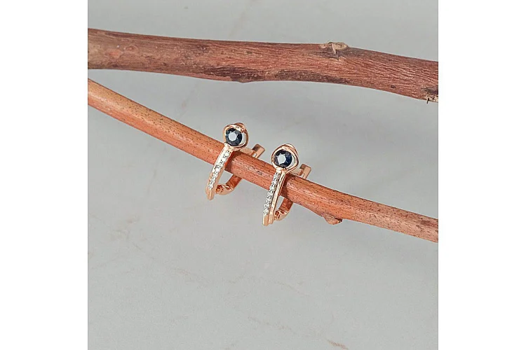Серьги из красного золота с 2 сапфирами и 14 бриллиантами