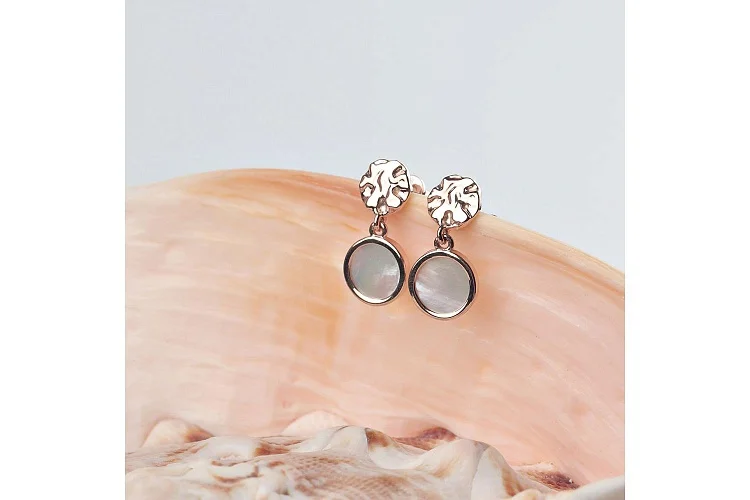 Серьги-пусеты из красного золота с перламутром