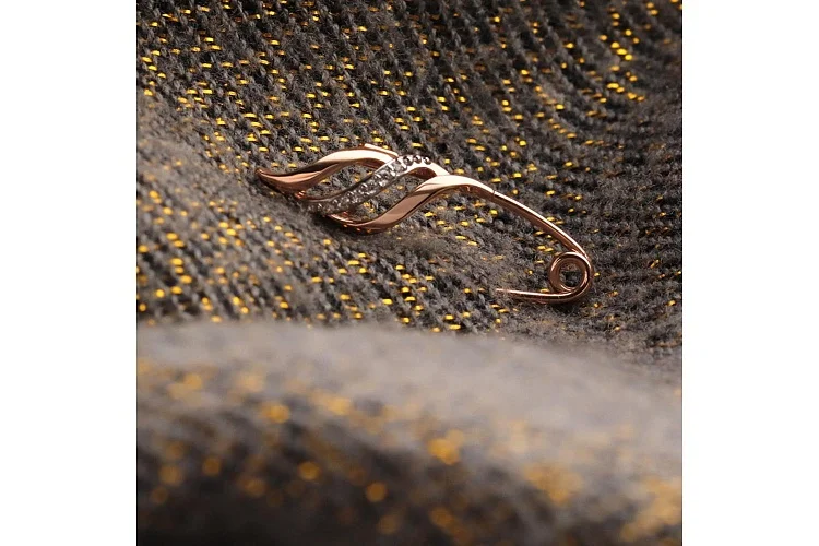 Булавка из красного золота с 6 фианитами