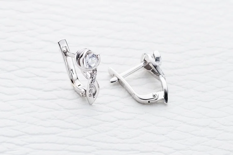 Серьги из белого золота с 14 фианитами