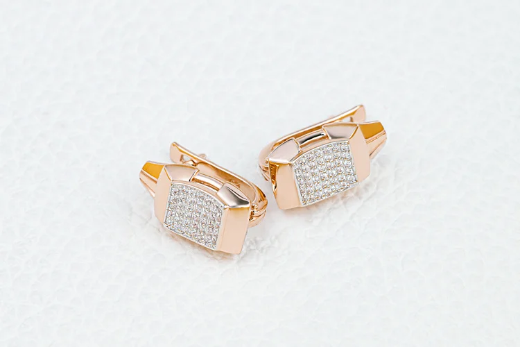 Серьги из красного золота с 80 фианитами