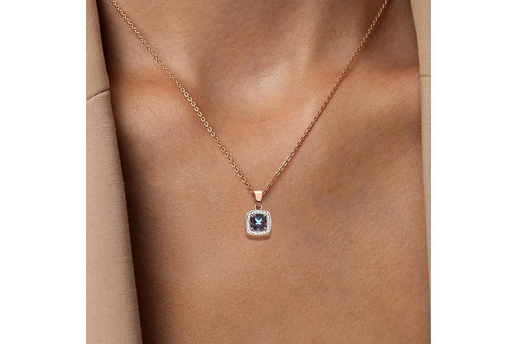 Подвеска из красного золота с александритом и 24 бриллиантами