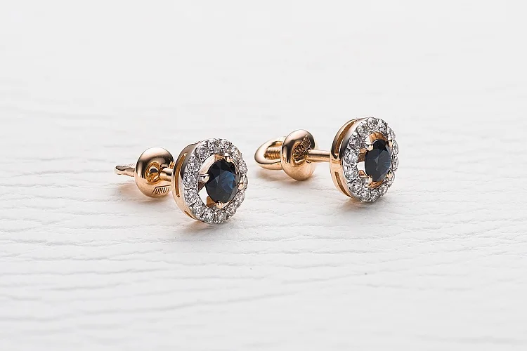 Серьги-пусеты из красного золота с 2 сапфирами и 28 бриллиантами