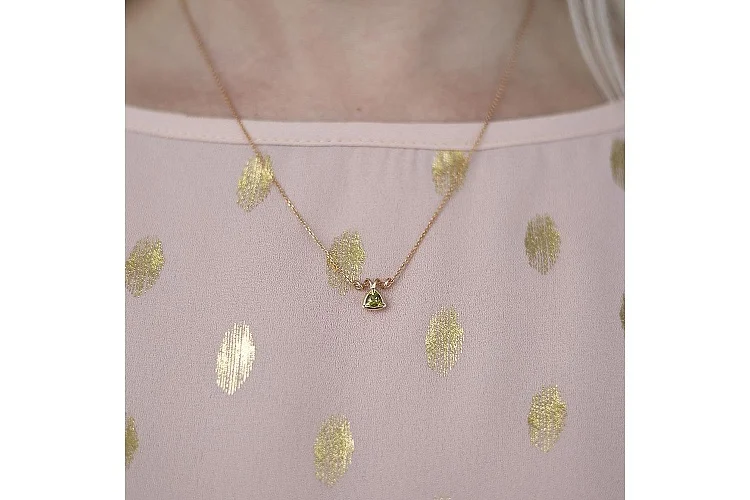 Колье из красного золота с хризолитом