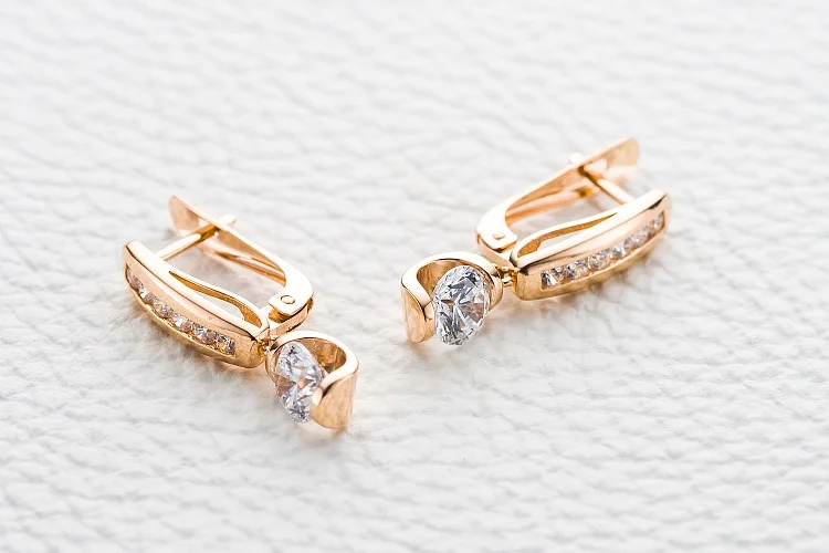 Серьги из красного золота с 14 кристаллами swarovski