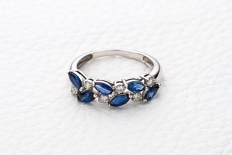 Кольцо из белого золота с 6 сапфирами и 6 бриллиантами