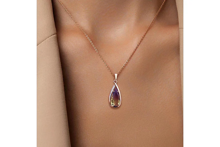 Подвеска из красного золота с кварцем и 6 фианитами