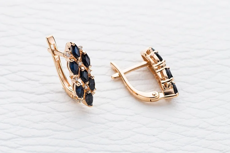 Серьги из красного золота с 14 сапфирами и 16 бриллиантами