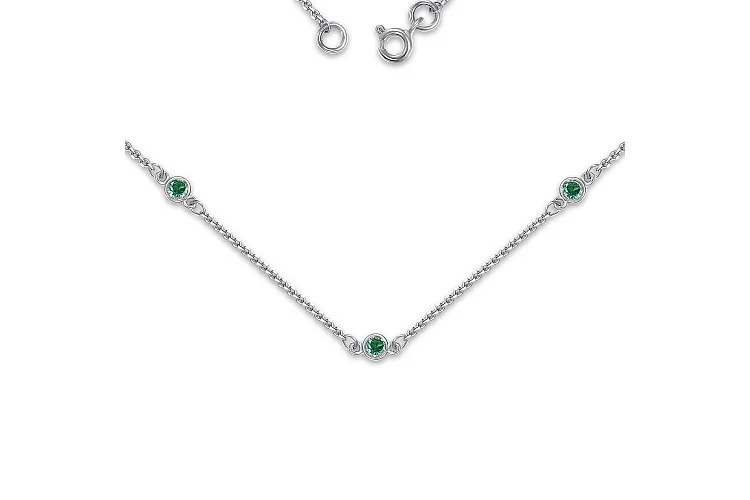 Колье из белого золота с 3 изумрудами