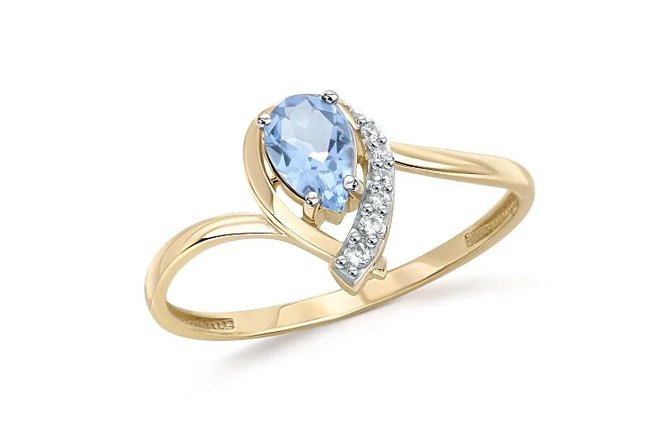 Кольцо из жёлтого золота с топазом sky и 6 фианитами