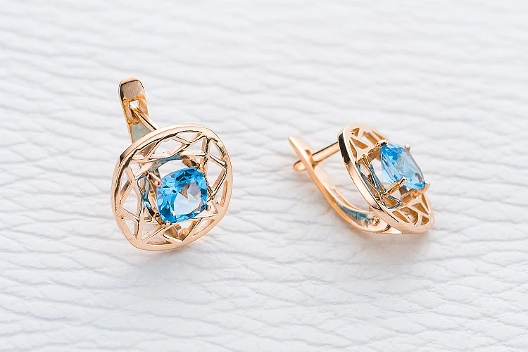 Серьги Квадраты из красного золота с 2 топазами swiss