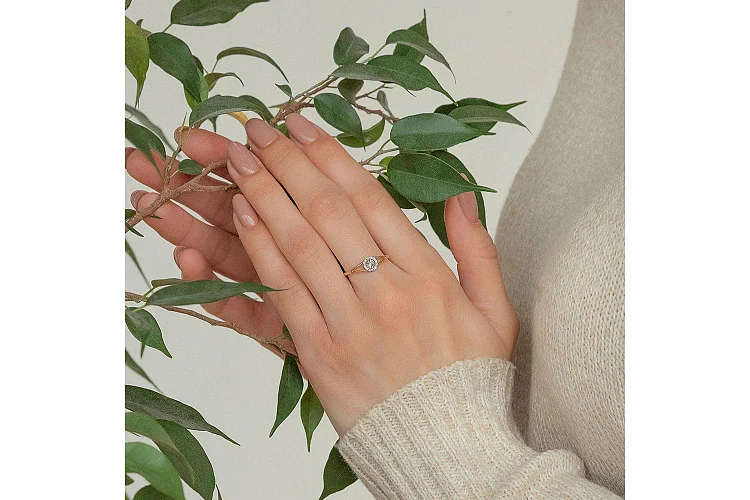 Кольцо Цветок из красного золота с 13 бриллиантами