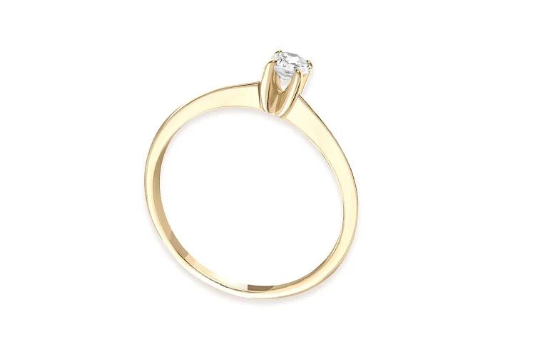 Кольцо из жёлтого золота с выращенным бриллиантом