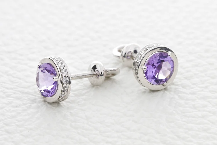 Серьги-пусеты из белого золота с 2 аметистами и 32 фианитами