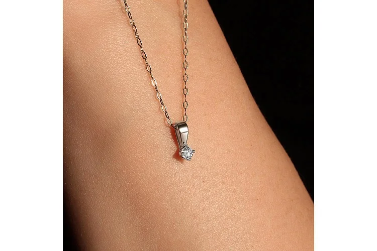 Подвеска из белого золота с бриллиантом