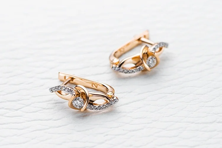 Серьги из красного золота с 26 бриллиантами