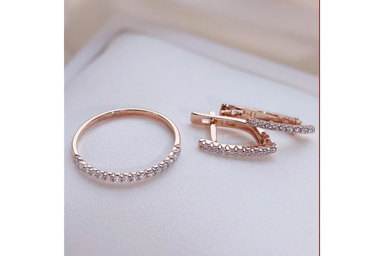 Кольцо Дорожка из красного золота с 16 бриллиантами