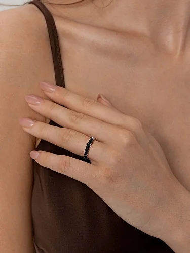 Кольцо из красного золота с 24 шпинелями