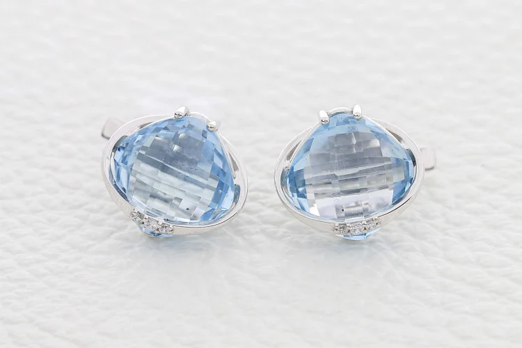 Серьги из белого золота с 2 топазами sky и 6 фианитами