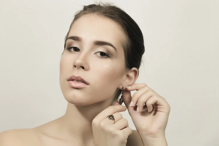 Серьги-трансформеры из красного золота с 2 раухтопазами и 74 фианитами