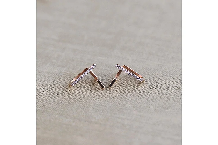 Серьги-пусеты Дорожки из красного золота с 18 фианитами