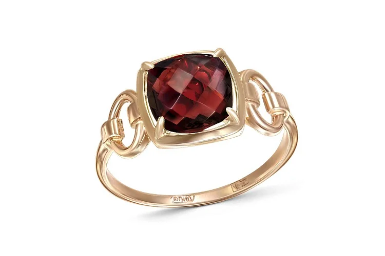 Кольцо из красного золота с гранатом