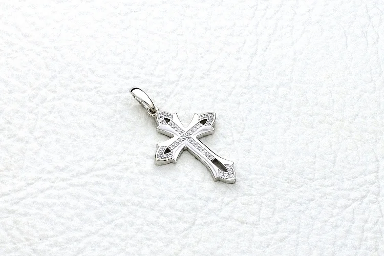 Крест из белого золота с 39 фианитами