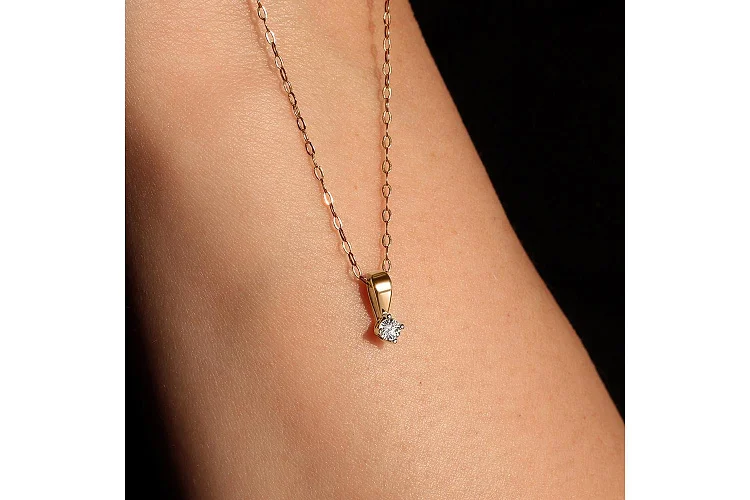 Подвеска из жёлтого золота с бриллиантом