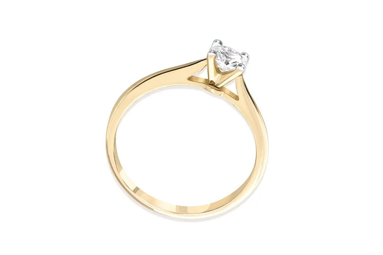 Кольцо из жёлтого золота с муассанитом