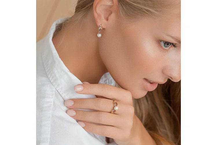 Кольцо из красного золота с жемчугом