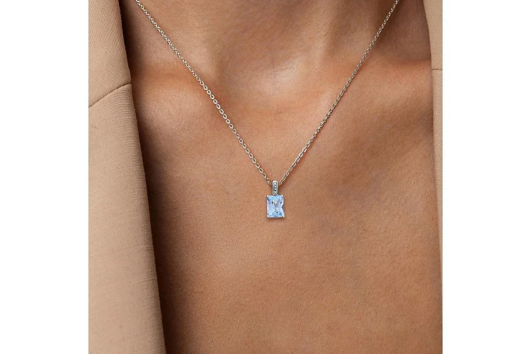 Подвеска из белого золота с топазом sky и 4 бриллиантами